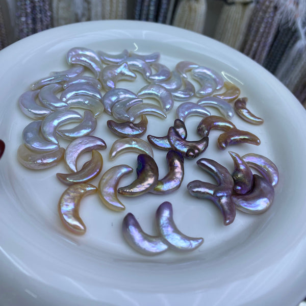 【New Moon Oyster】Freshwater Moon-Shaped Baroque Pearls Guaranteed Minimum of 2 Pearls per Oyster